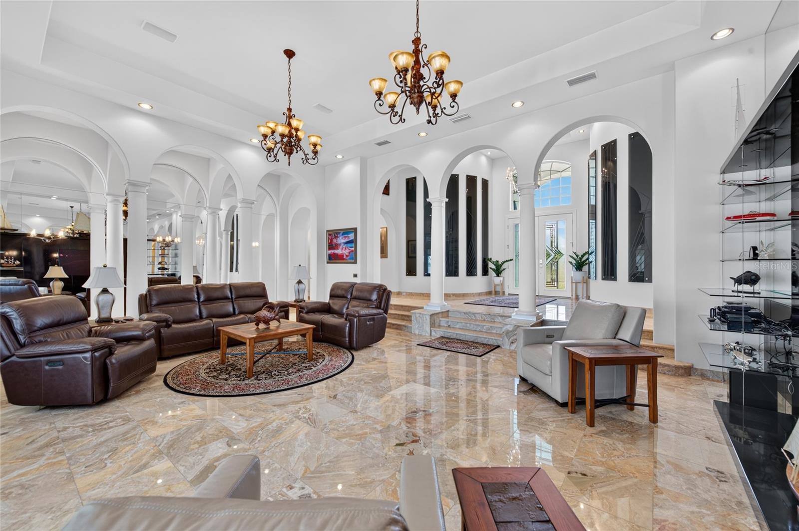 MC ELROYS BELLEVIEW - Residential