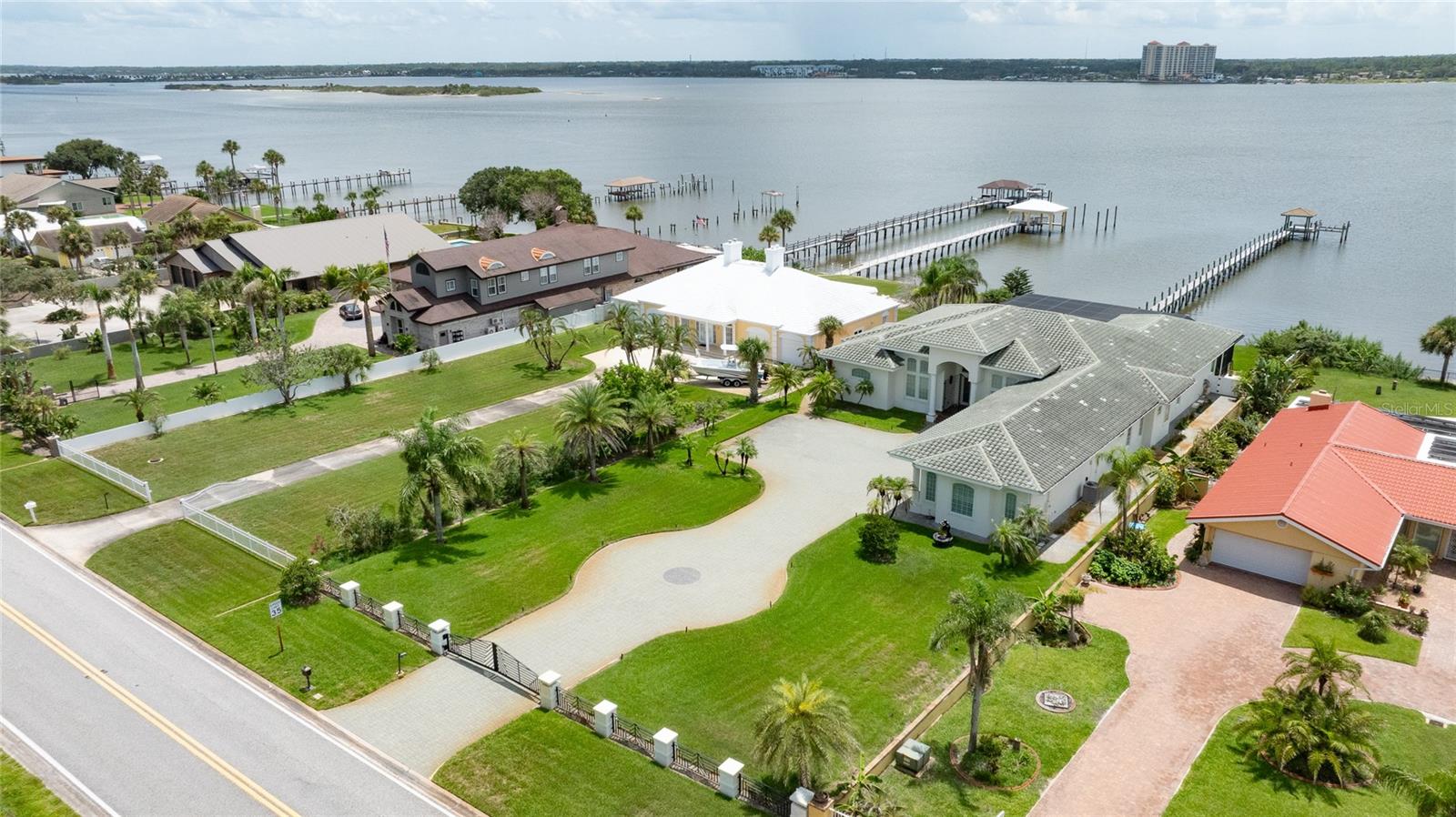 MC ELROYS BELLEVIEW - Residential
