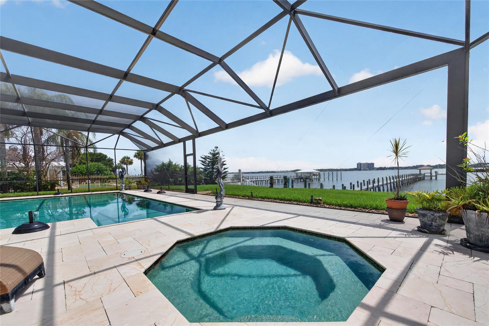 MC ELROYS BELLEVIEW - Residential