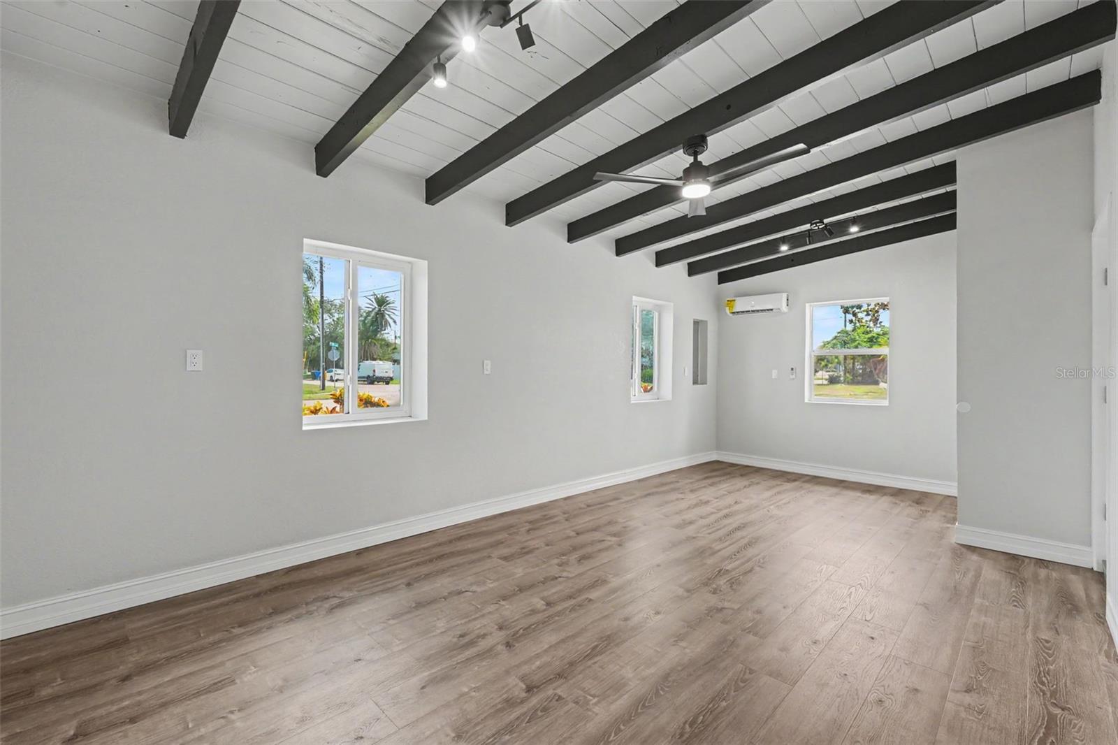 HARBOR VIEW VILLAS A - Residential