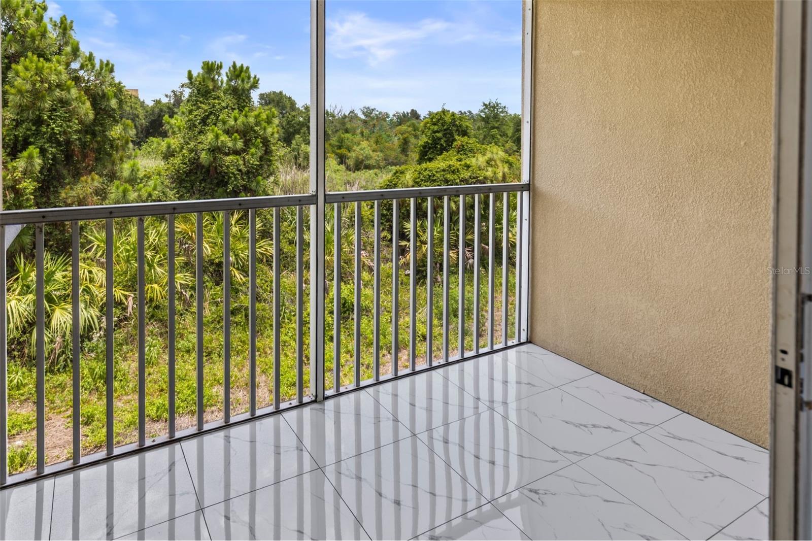 VILLAGES OF BLOOMINGDALE CONDO - Residential Lease