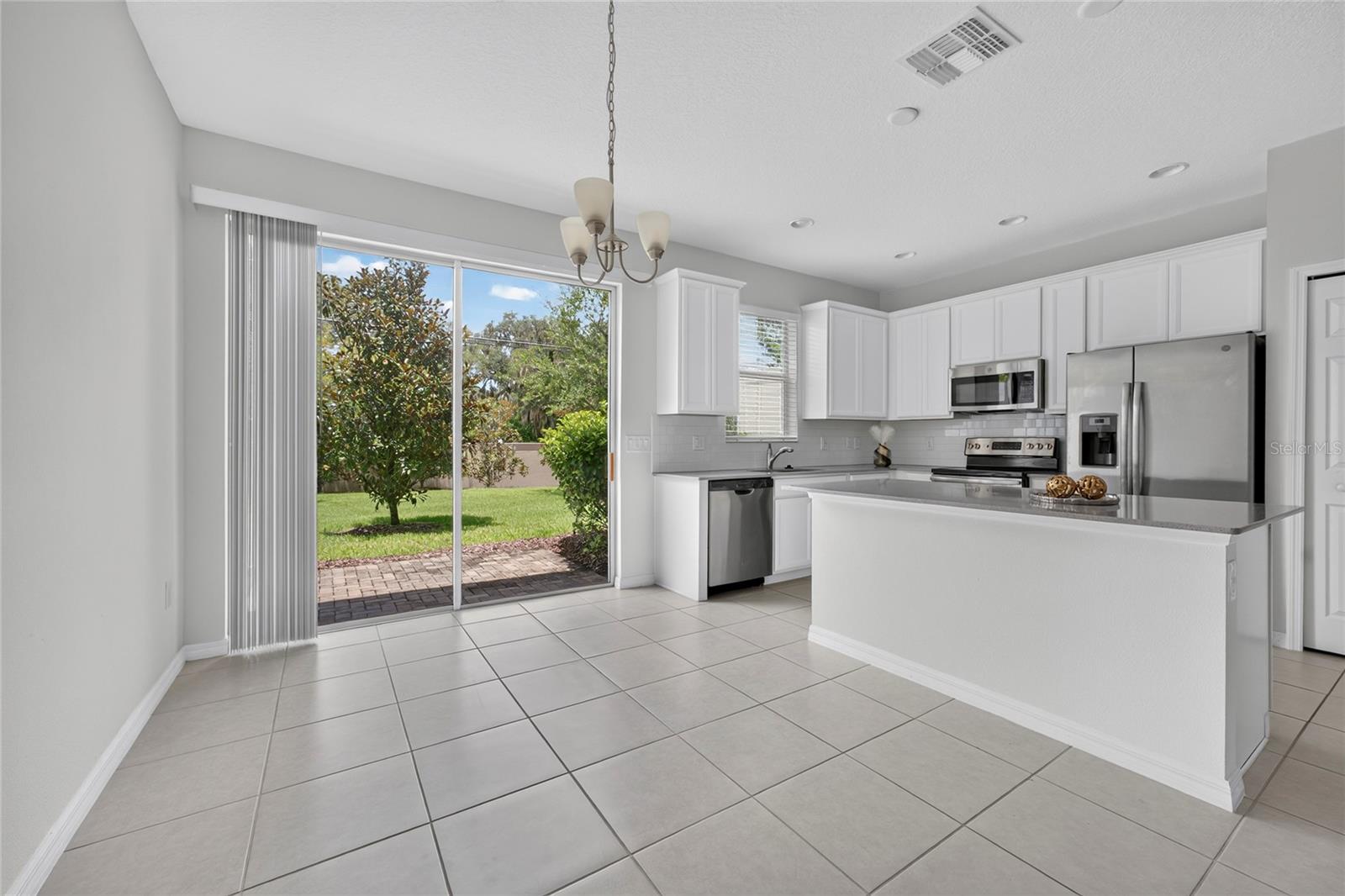WINDSOR SQUARE - Residential Lease