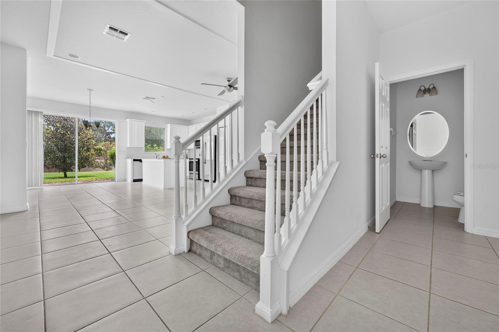 WINDSOR SQUARE - Residential Lease