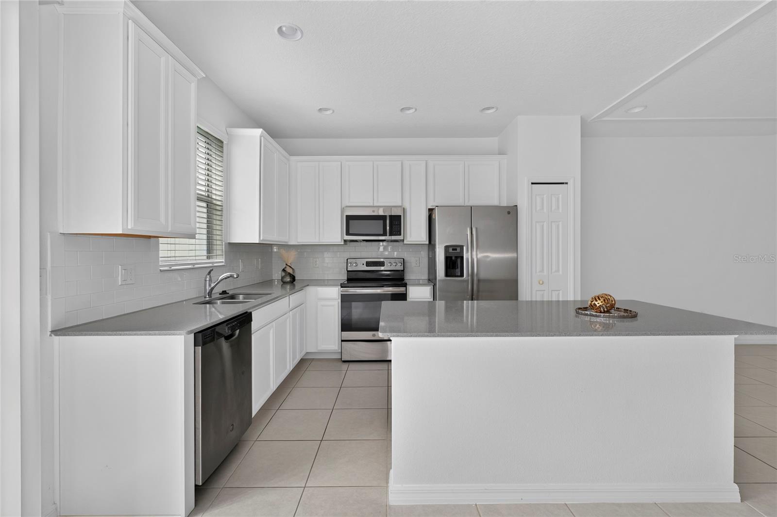 WINDSOR SQUARE - Residential Lease