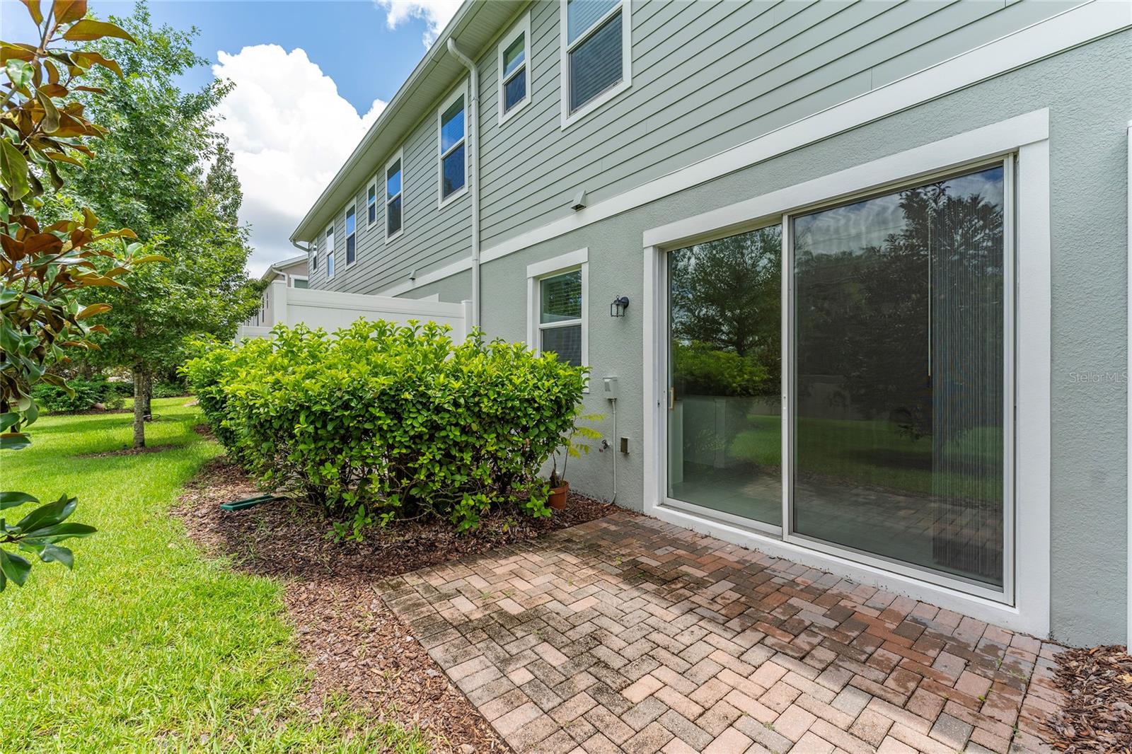 WINDSOR SQUARE - Residential Lease
