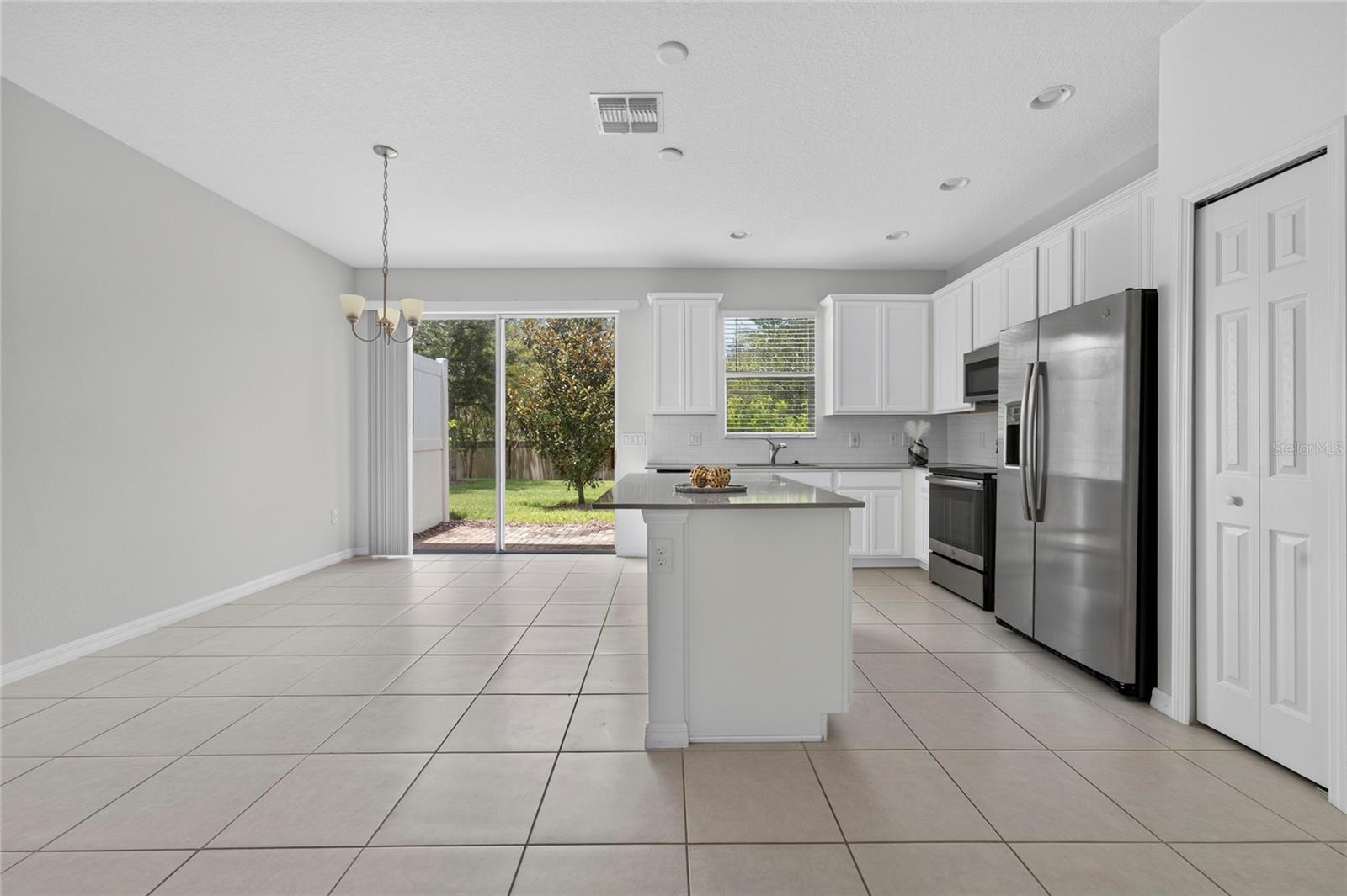 WINDSOR SQUARE - Residential Lease