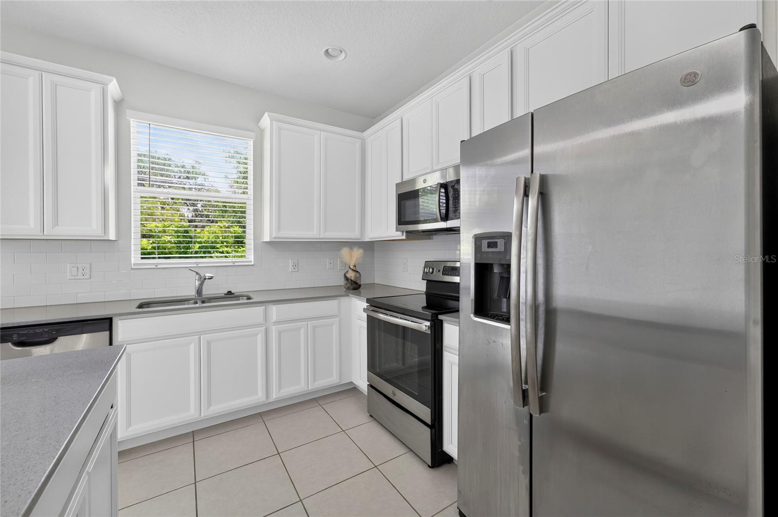 WINDSOR SQUARE - Residential Lease