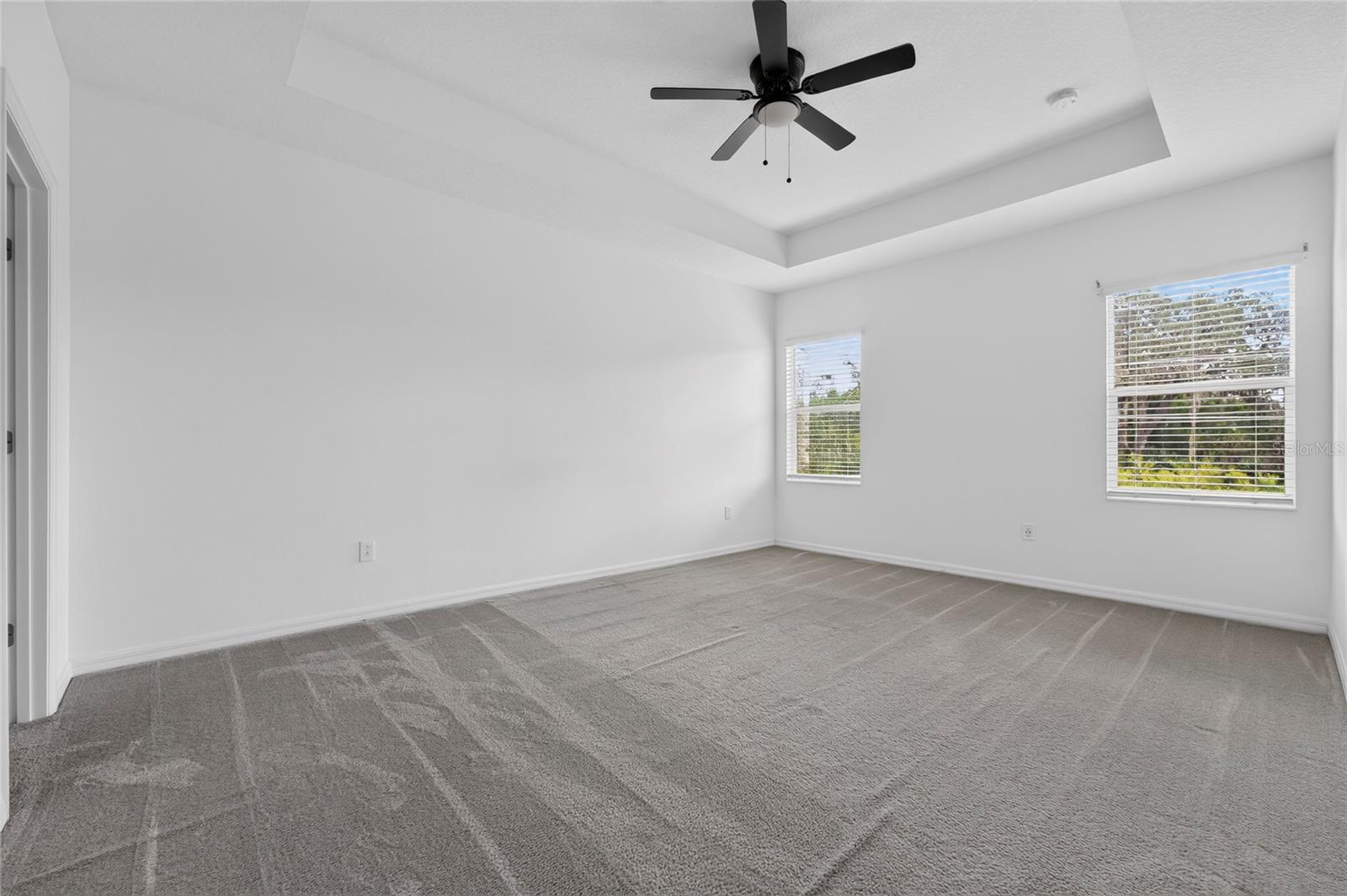 WINDSOR SQUARE - Residential Lease