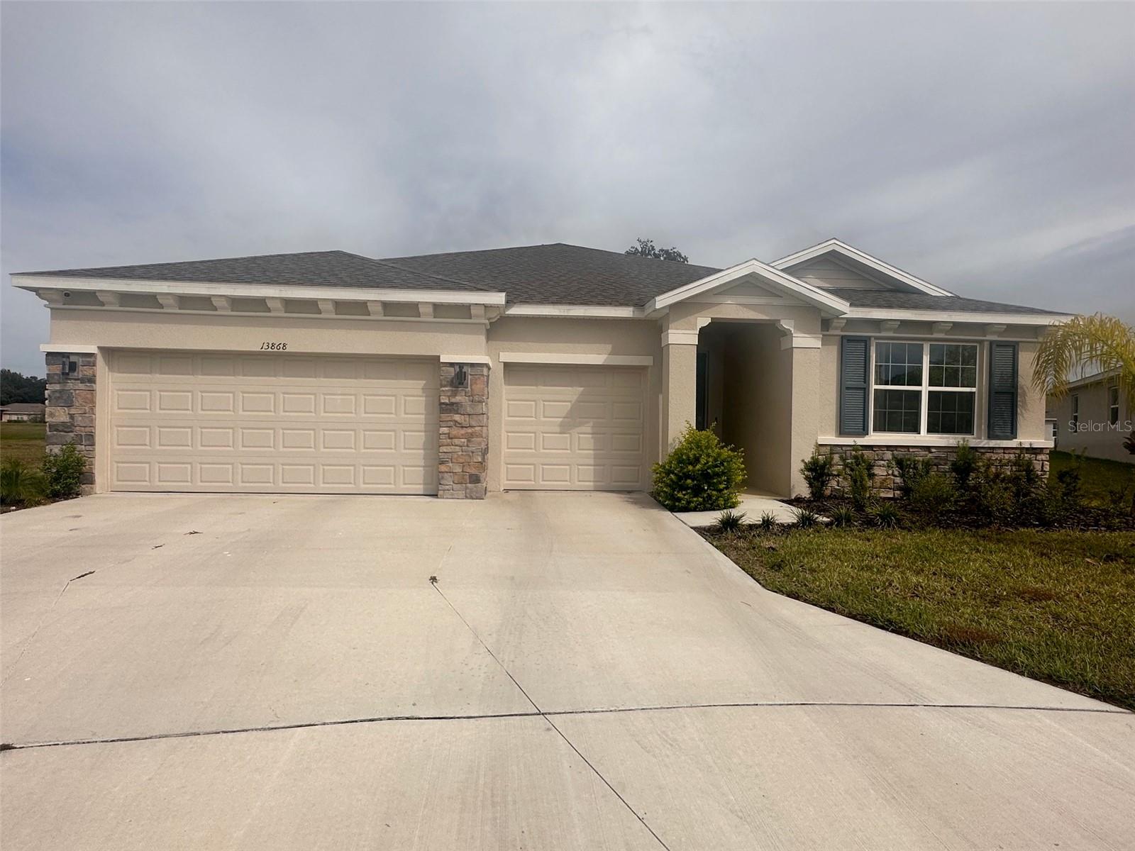 SUWANNEE LAKESIDE PH 2 & 3 - Residential Lease