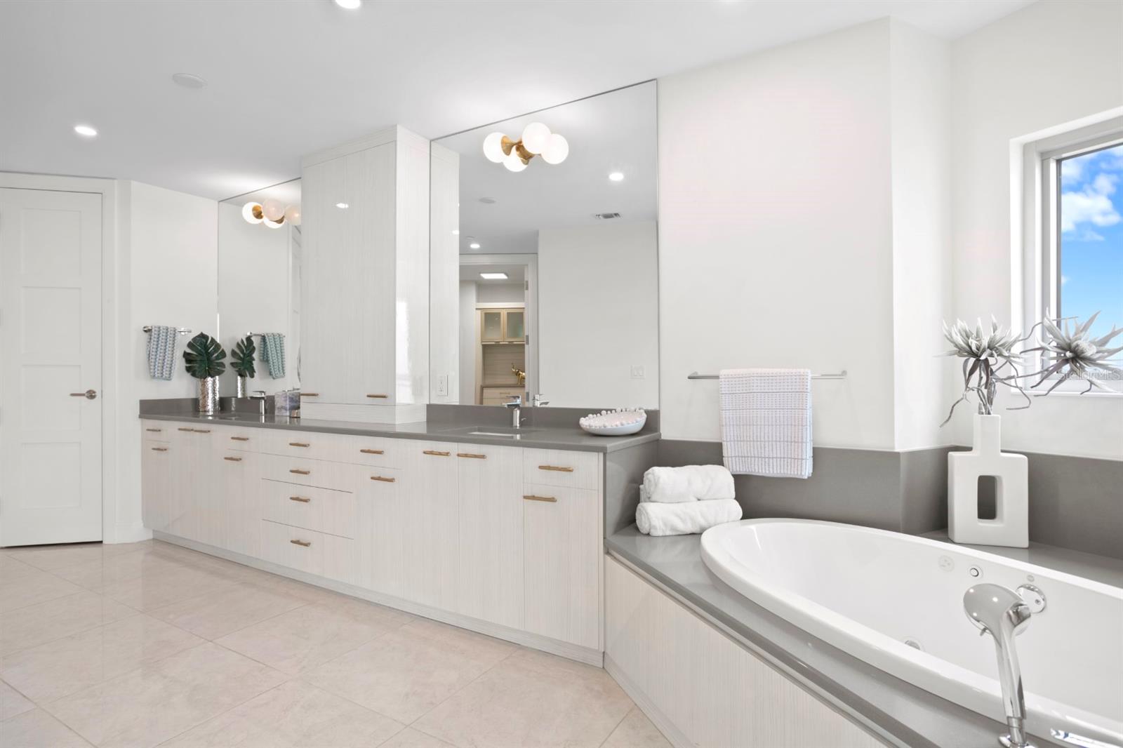 VIRAGE BAYSHORE - Residential
