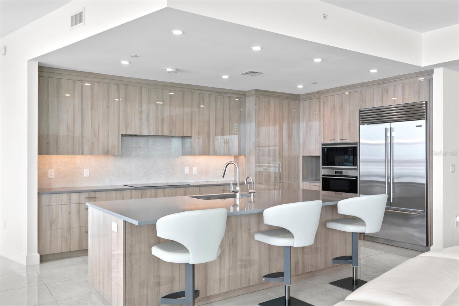 VIRAGE BAYSHORE - Residential