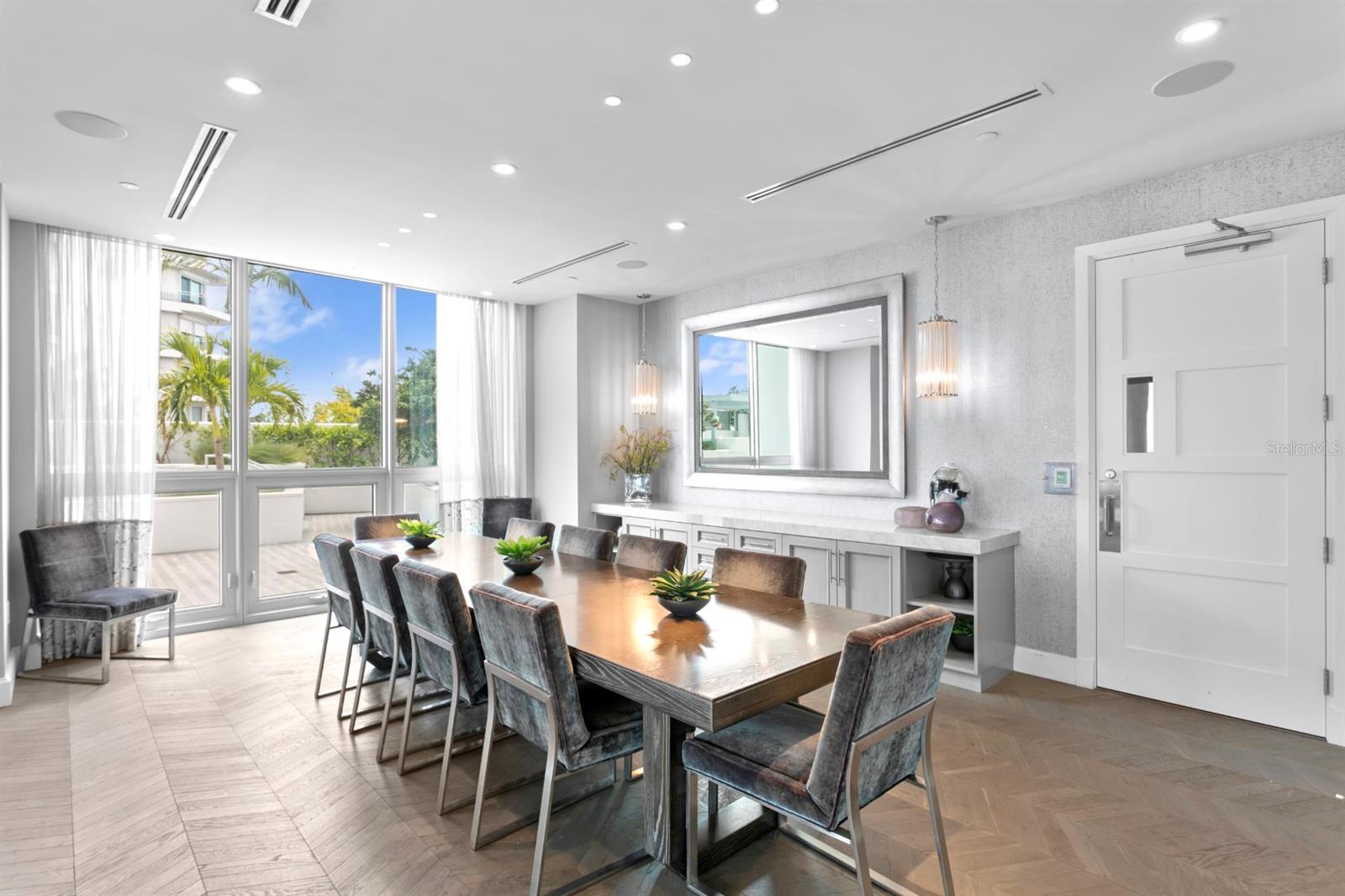 VIRAGE BAYSHORE - Residential