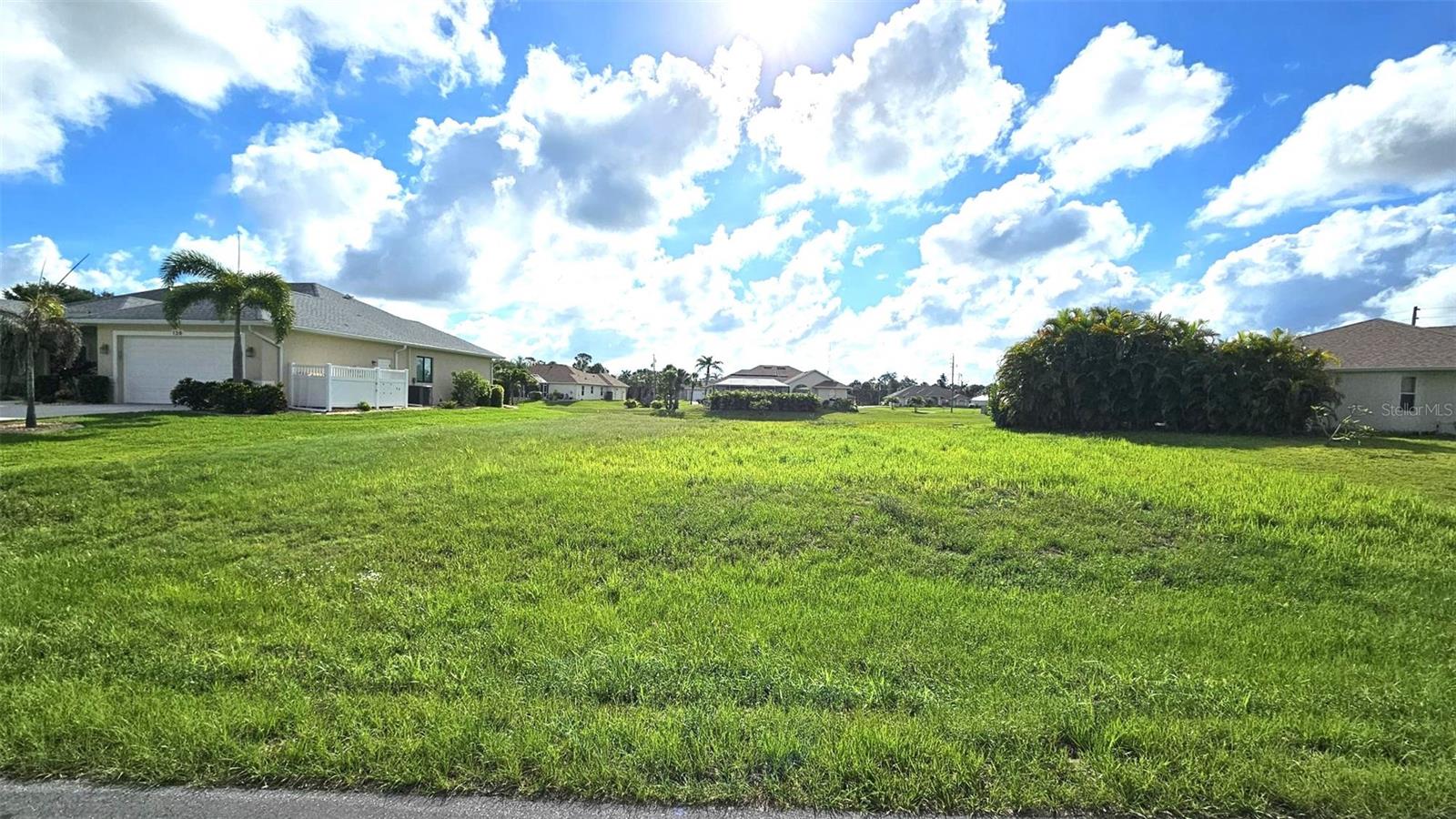 ROTONDA WEST LONG MEADOW - Land