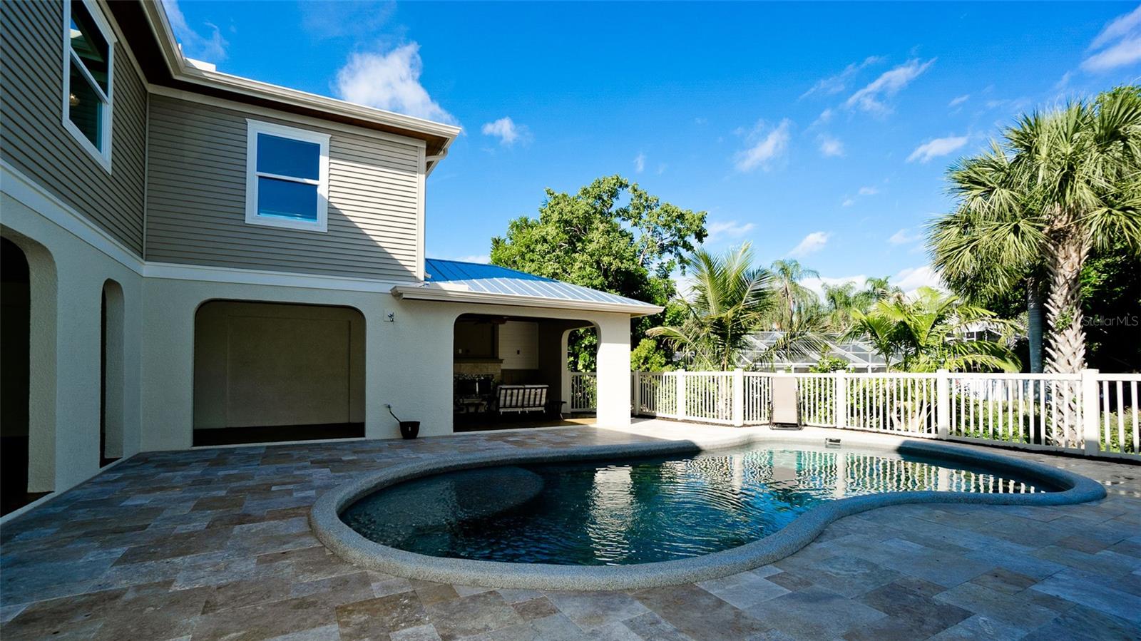 PALMA SOLA BAY GARDENS - Residential Lease