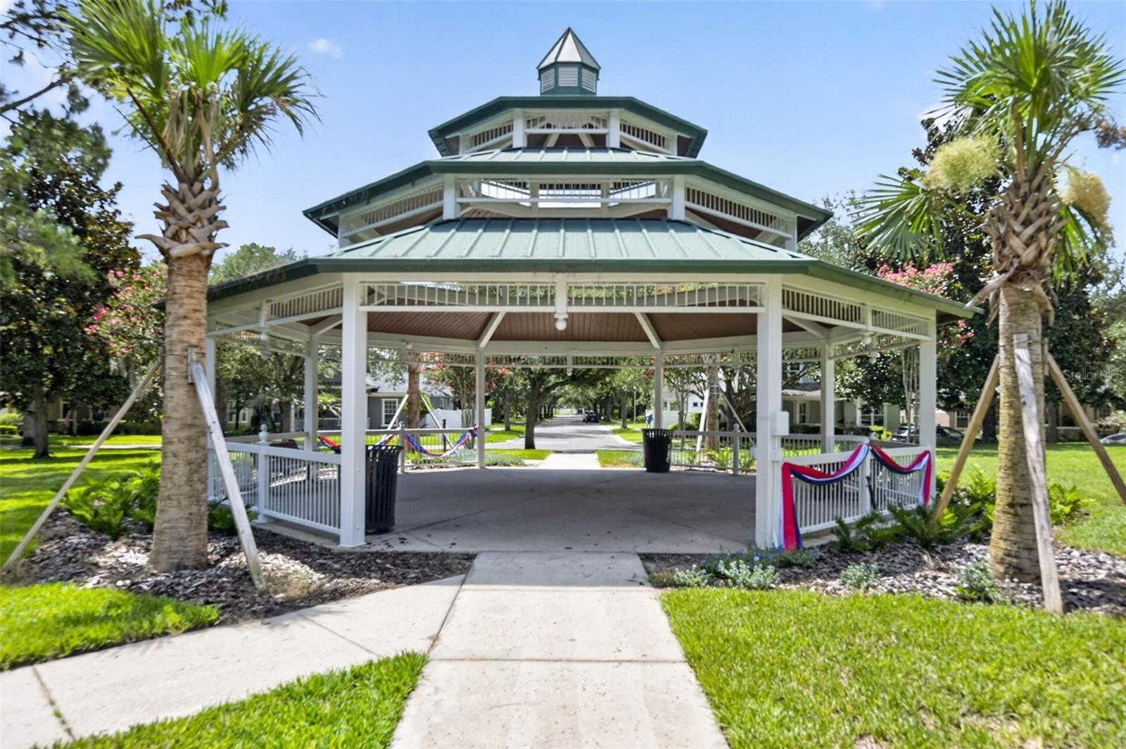 LAKES WINDERMERE PH 01 49 108 - Residential