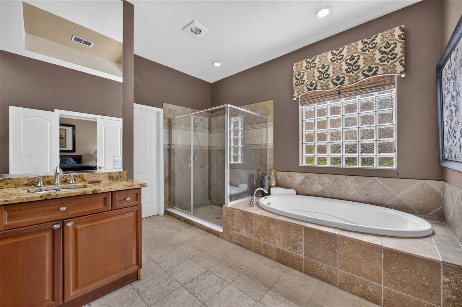 LAKES WINDERMERE PH 01 49 108 - Residential