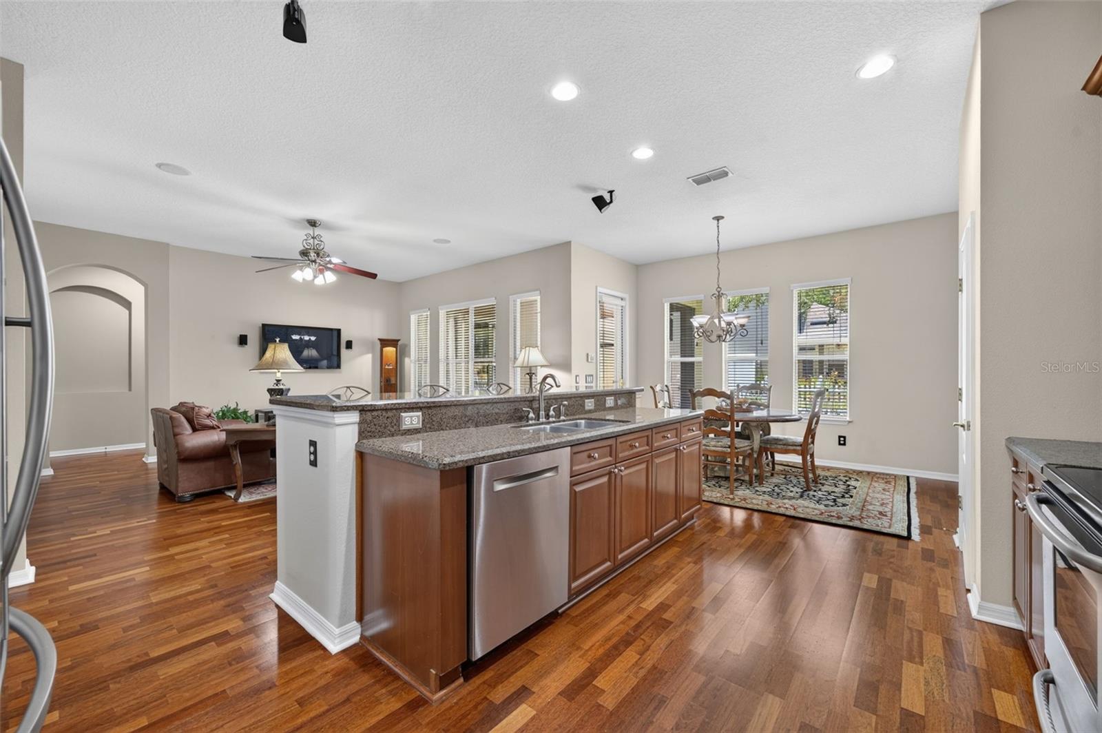 LAKES WINDERMERE PH 01 49 108 - Residential