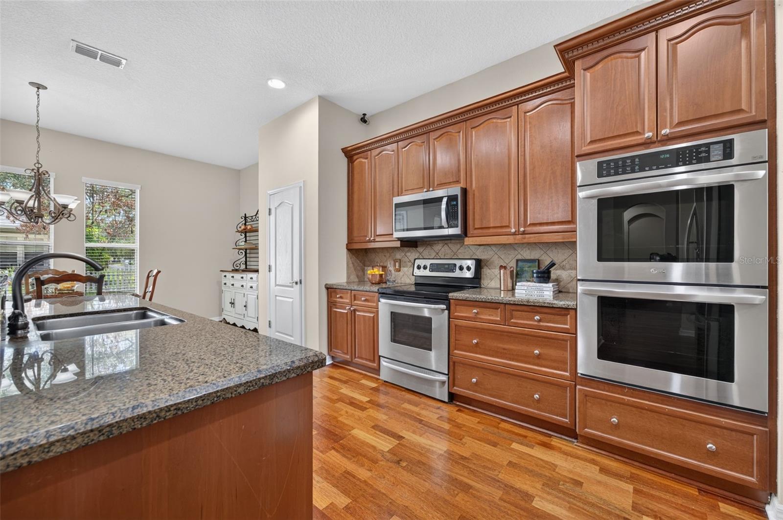 LAKES WINDERMERE PH 01 49 108 - Residential
