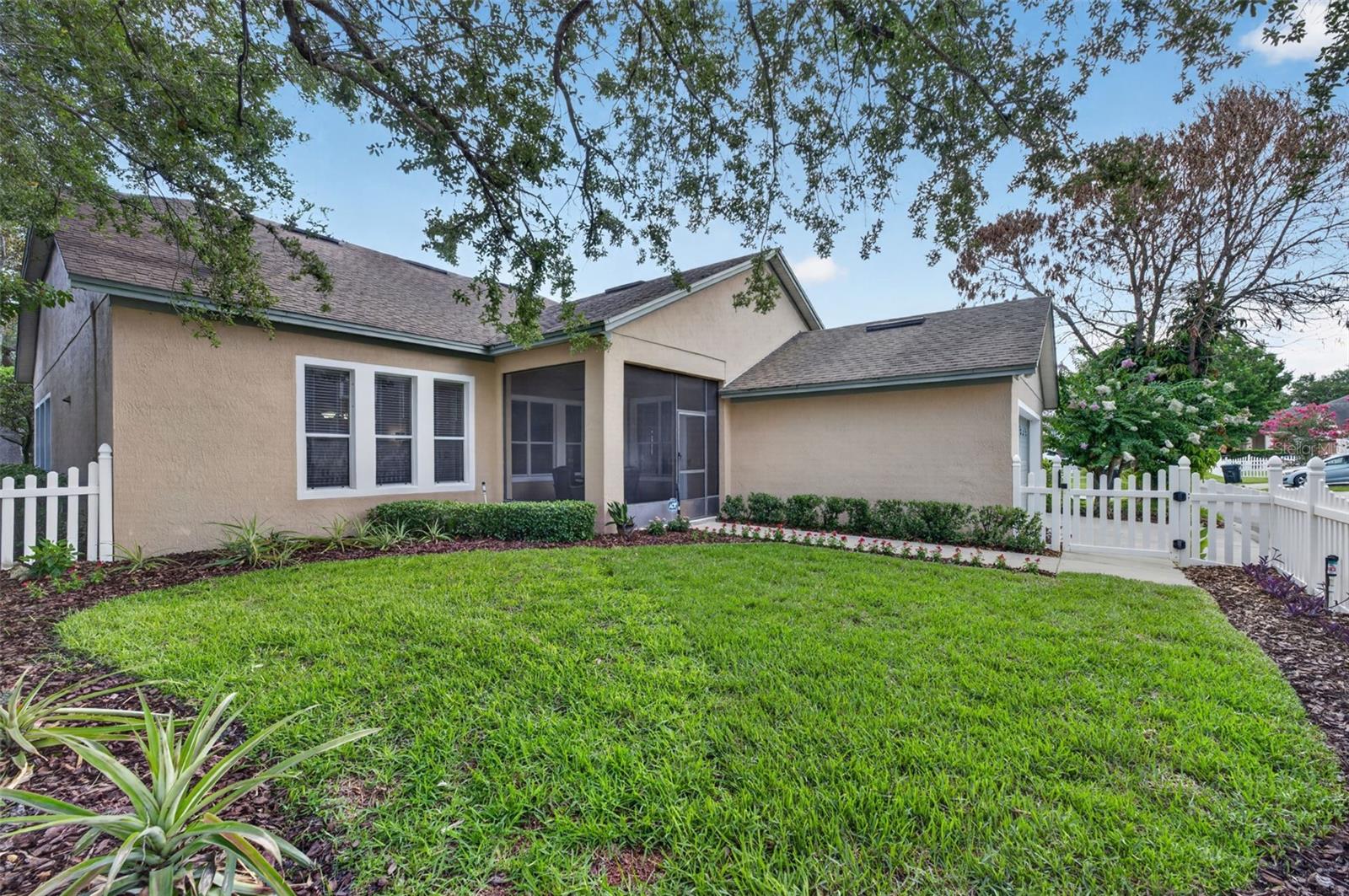 LAKES WINDERMERE PH 01 49 108 - Residential