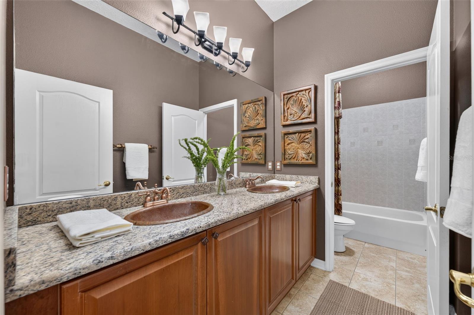 LAKES WINDERMERE PH 01 49 108 - Residential