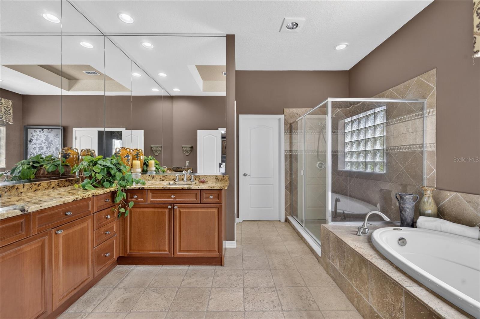 LAKES WINDERMERE PH 01 49 108 - Residential