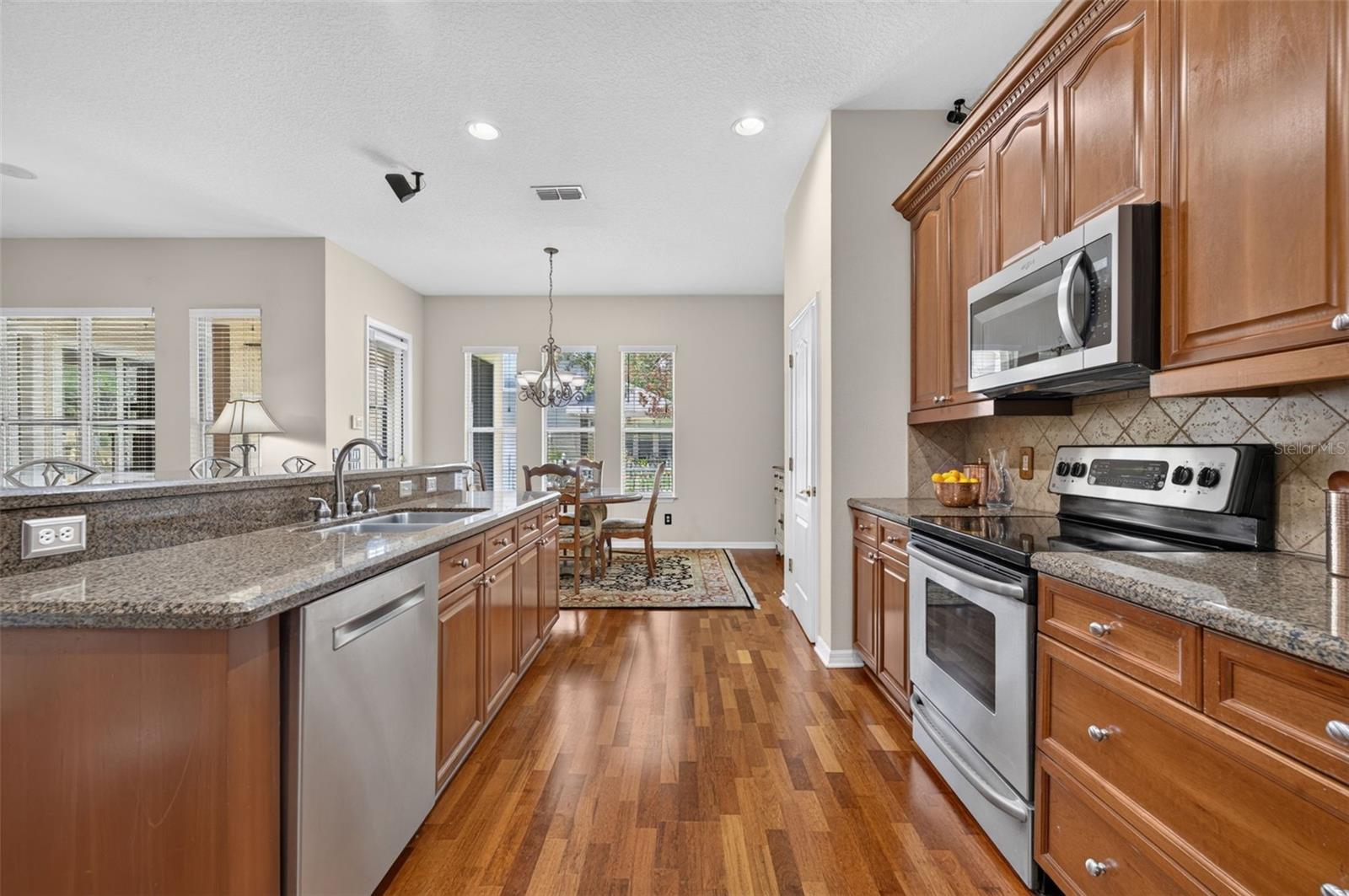 LAKES WINDERMERE PH 01 49 108 - Residential