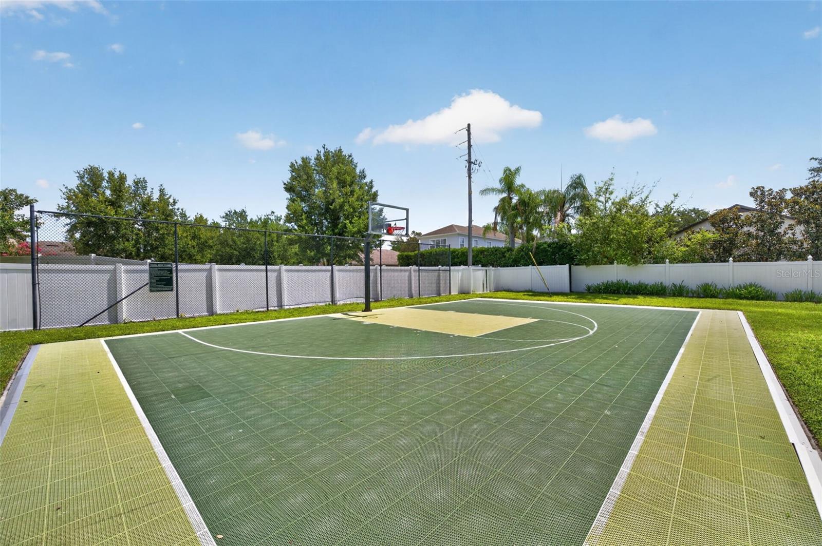 LAKES WINDERMERE PH 01 49 108 - Residential