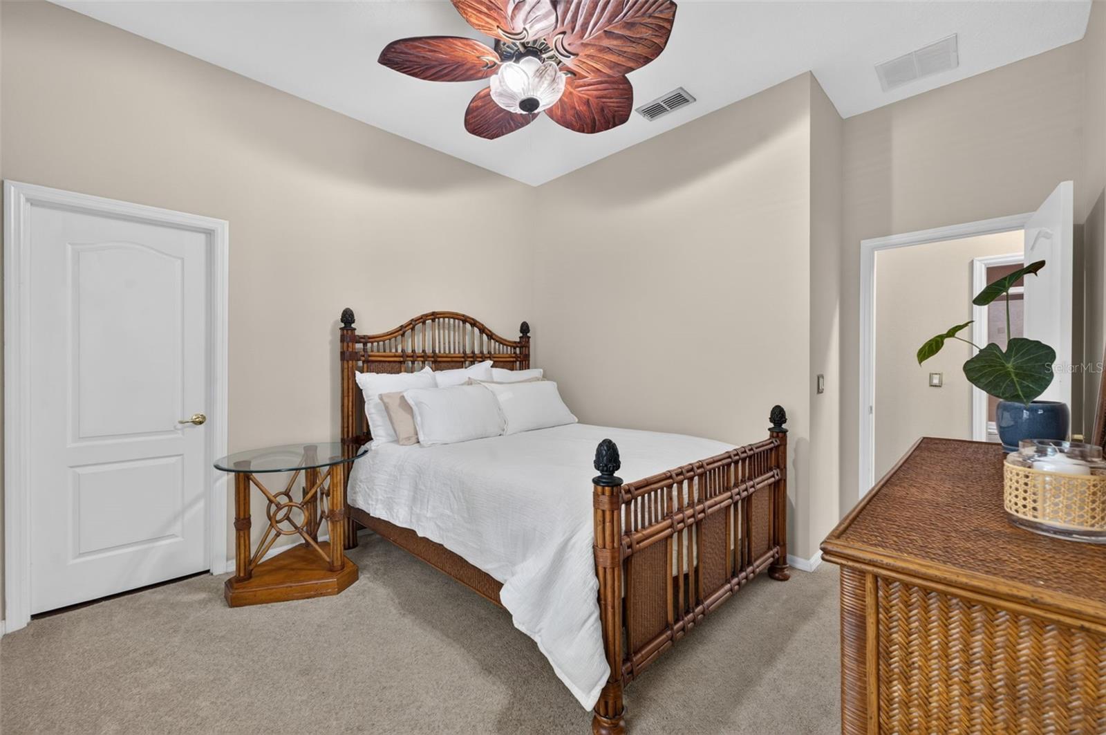 LAKES WINDERMERE PH 01 49 108 - Residential