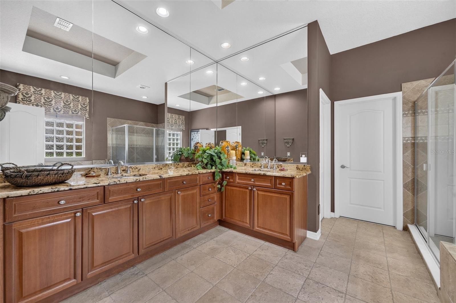 LAKES WINDERMERE PH 01 49 108 - Residential