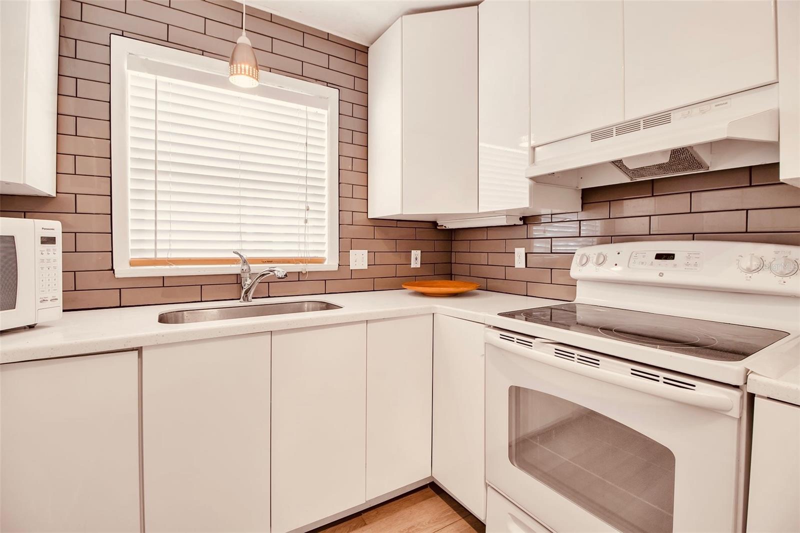 HOLMES BEACH 34TH UNIT - Residential