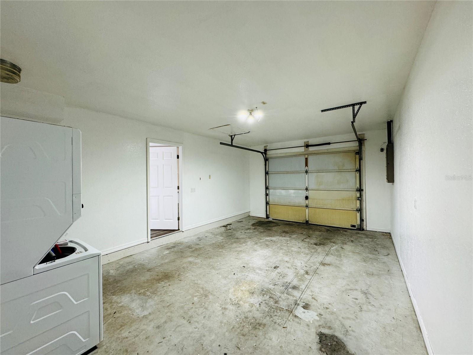 COUNTRY OAKS ESTATES - Residential
