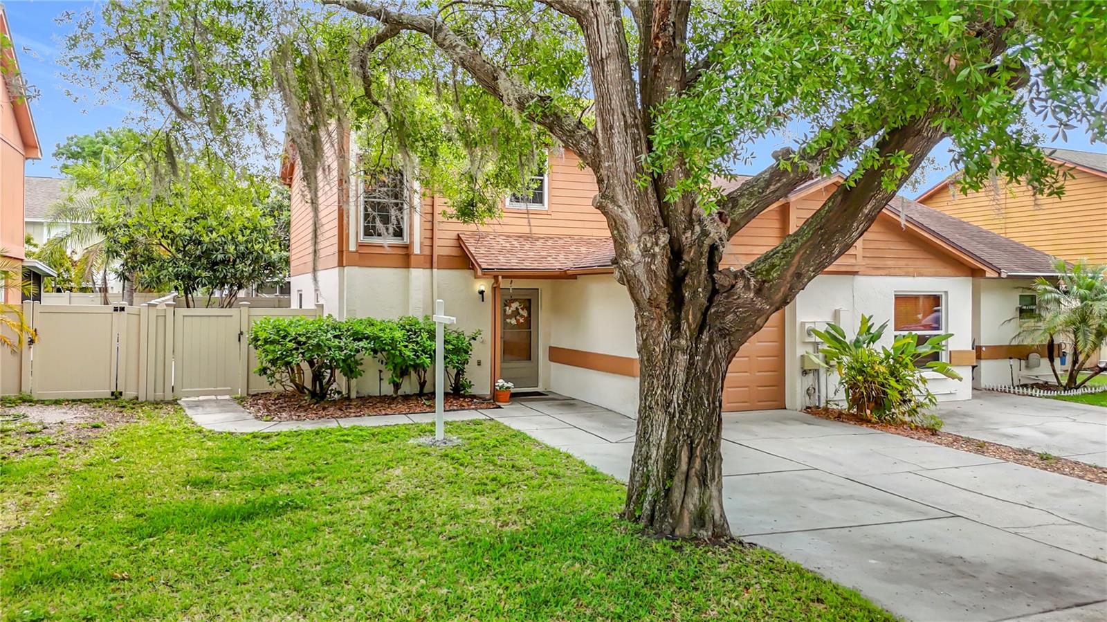 LE CLARE SHORES - Residential