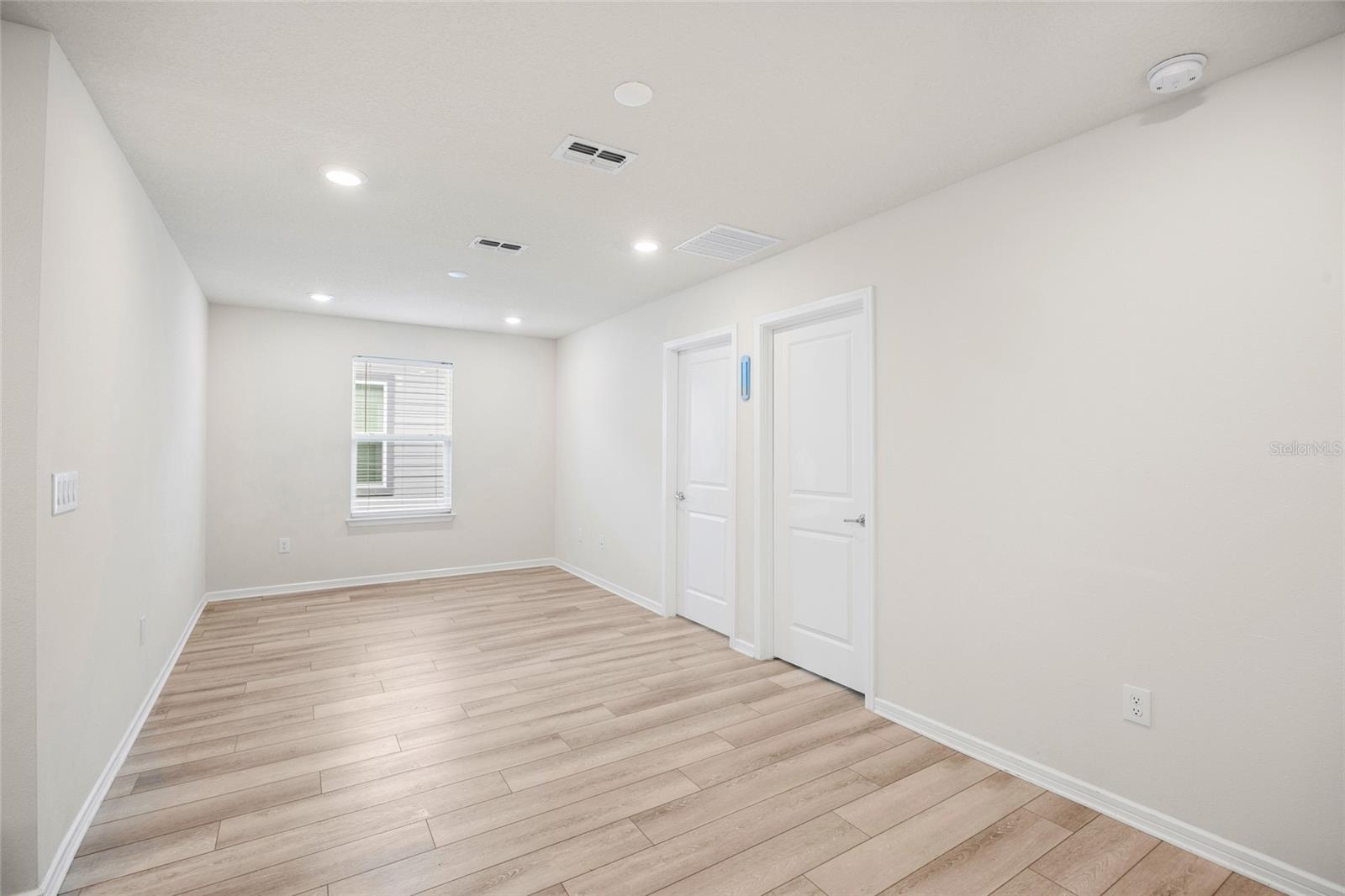 PIER POINTE - Residential