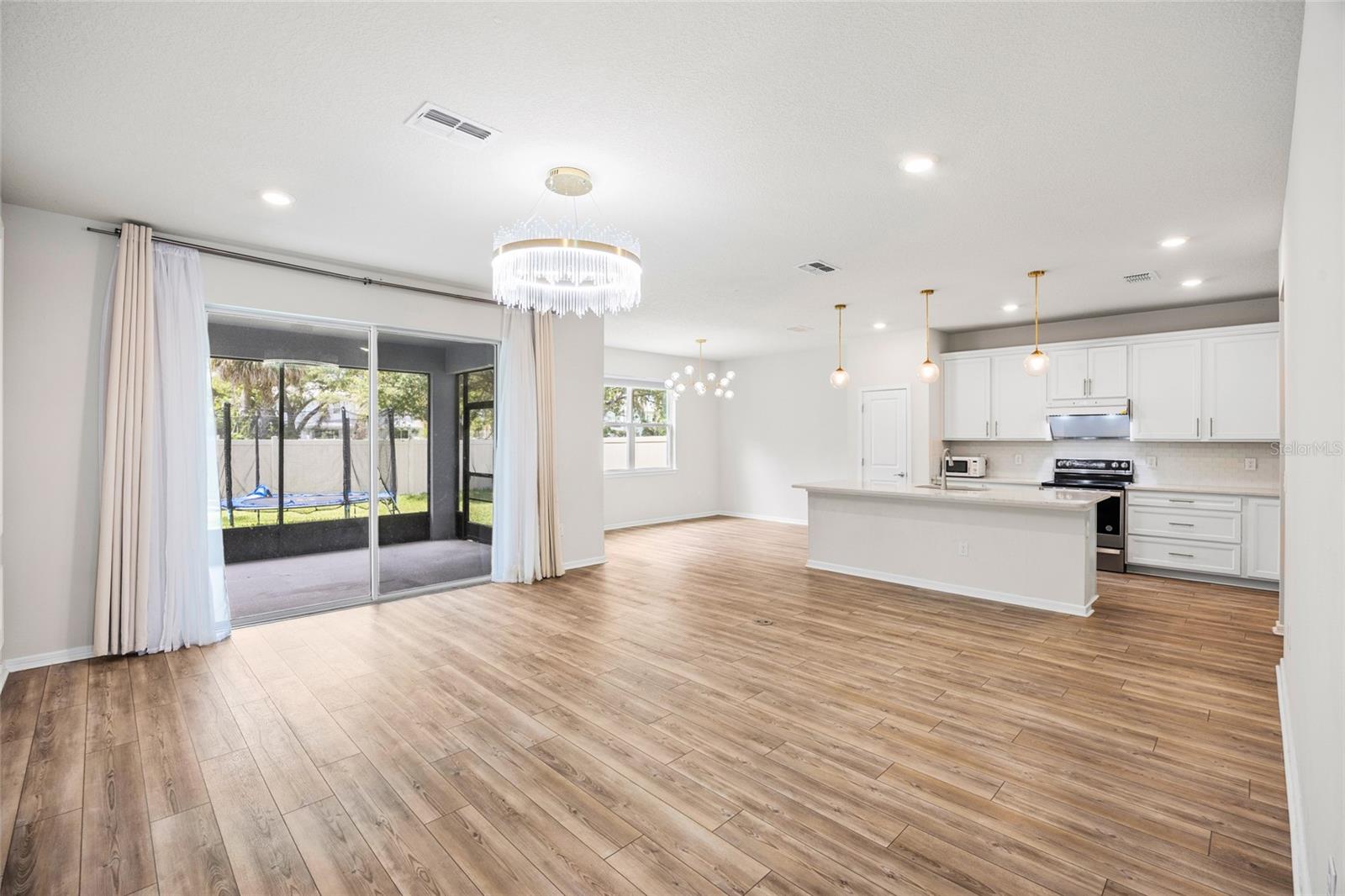 PIER POINTE - Residential