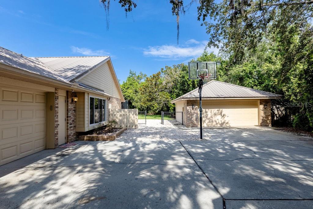 LAKE NELLIE OAKS SUB - Residential Lease