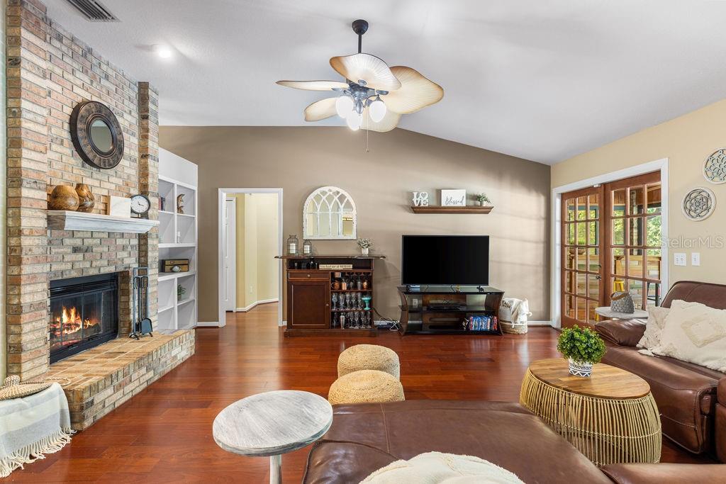 LAKE NELLIE OAKS SUB - Residential Lease