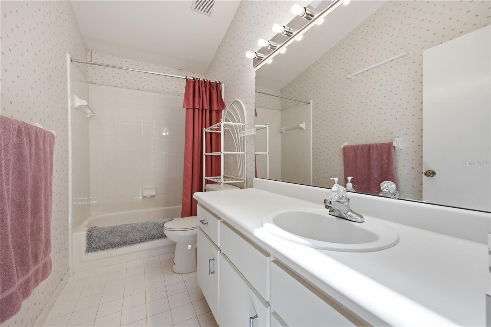 MILE RUN PH III UNIT G-1 - Residential