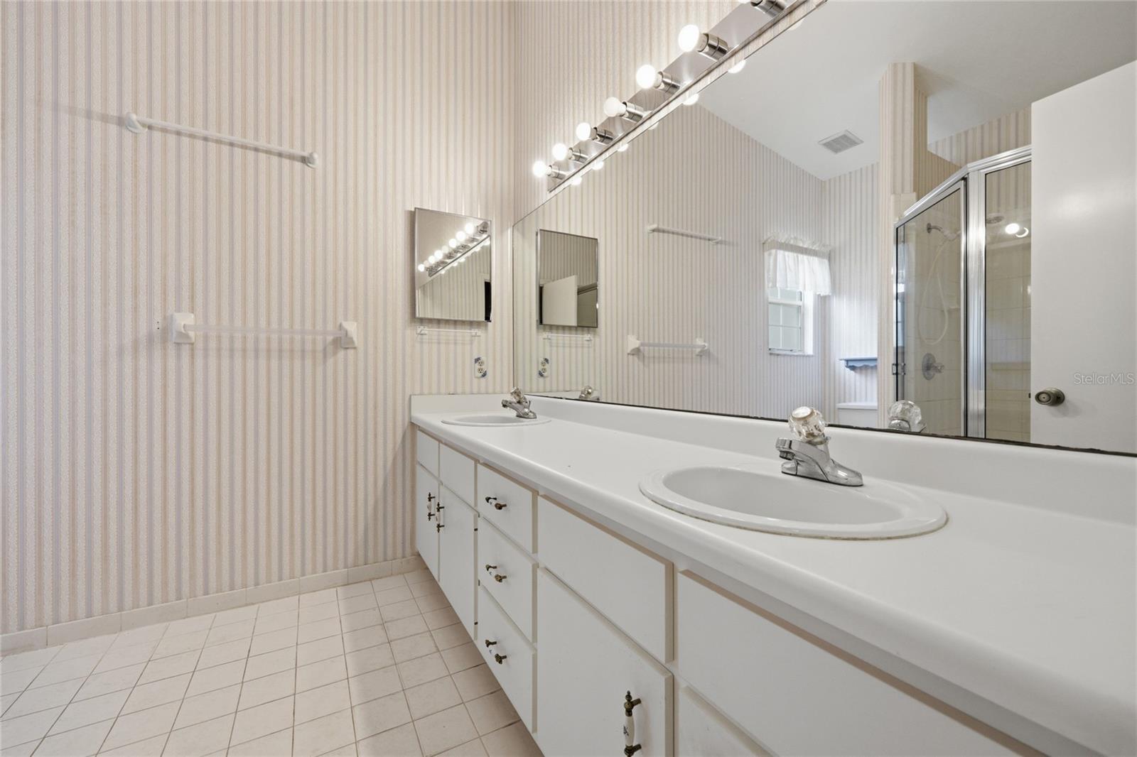 MILE RUN PH III UNIT G-1 - Residential