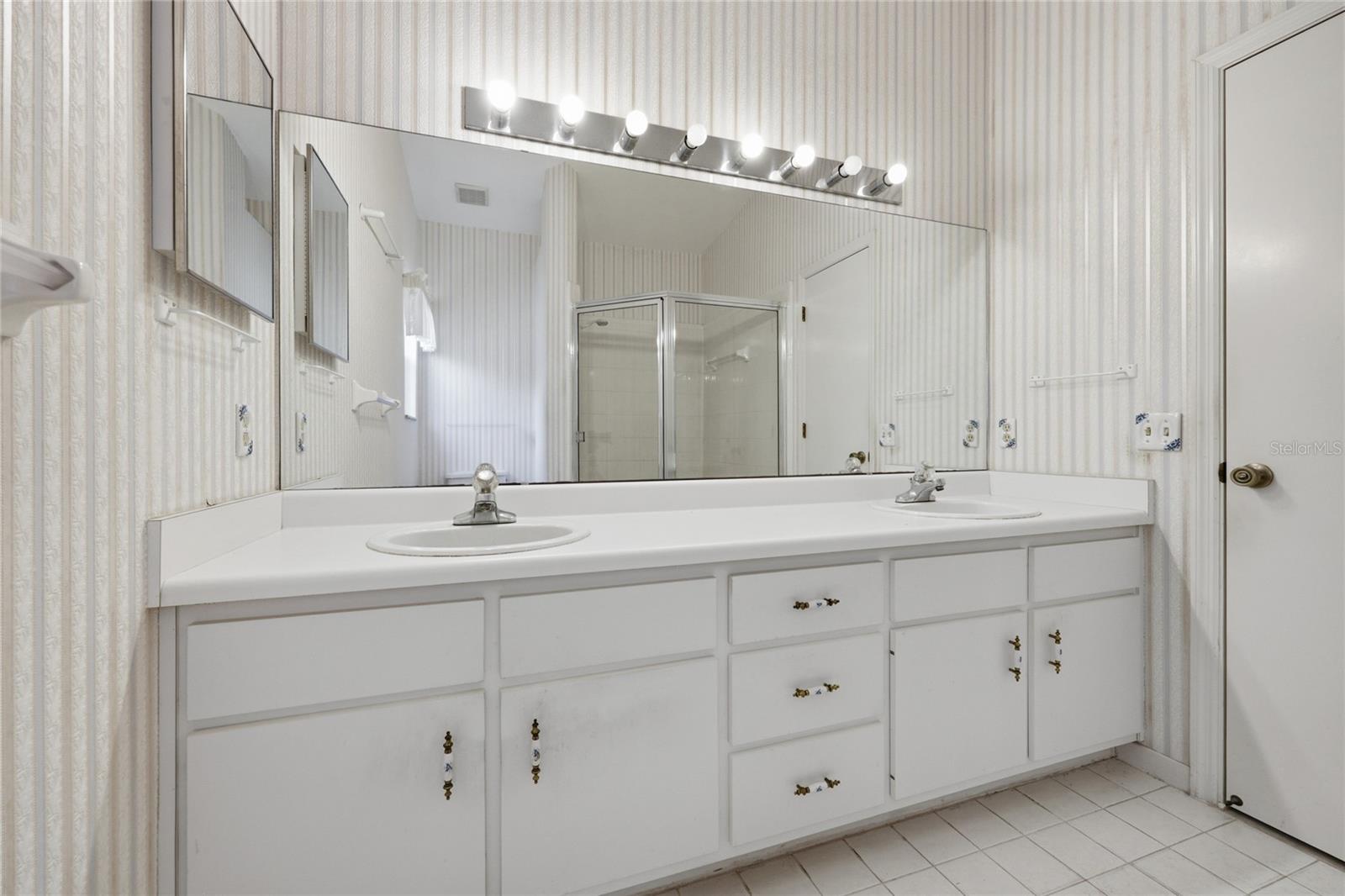 MILE RUN PH III UNIT G-1 - Residential
