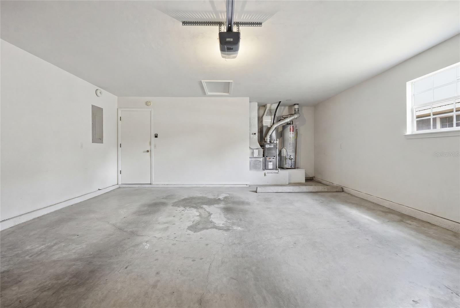 MILE RUN PH III UNIT G-1 - Residential