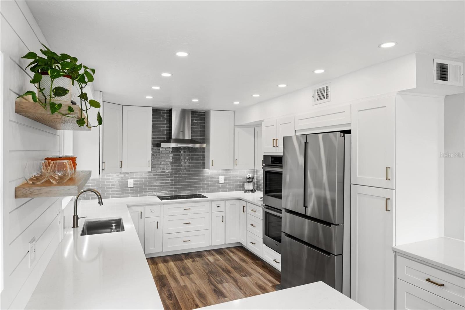 SIESTA BEACH - Residential