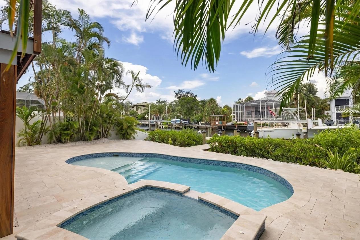 SIESTA BEACH - Residential