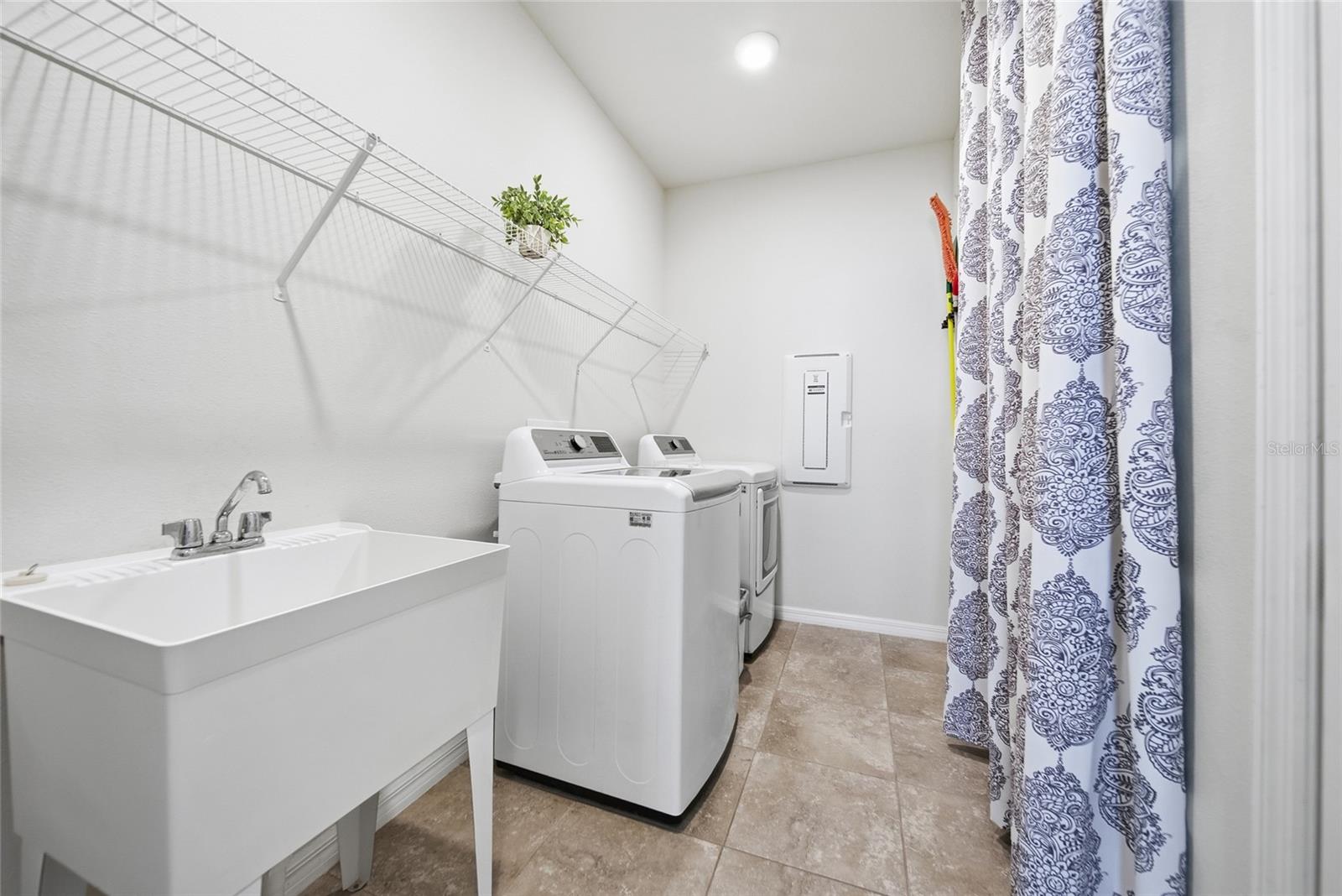 AVALON PARK WEST PRCL E PH 1 - Residential