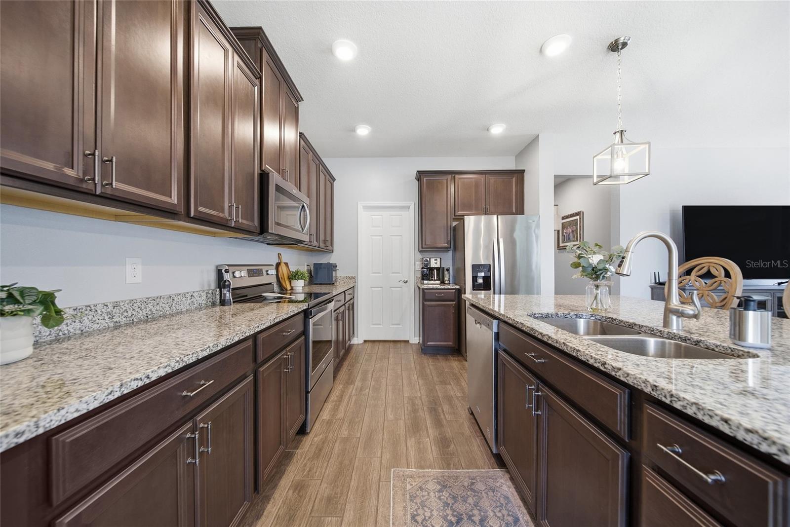 AVALON PARK WEST PRCL E PH 1 - Residential