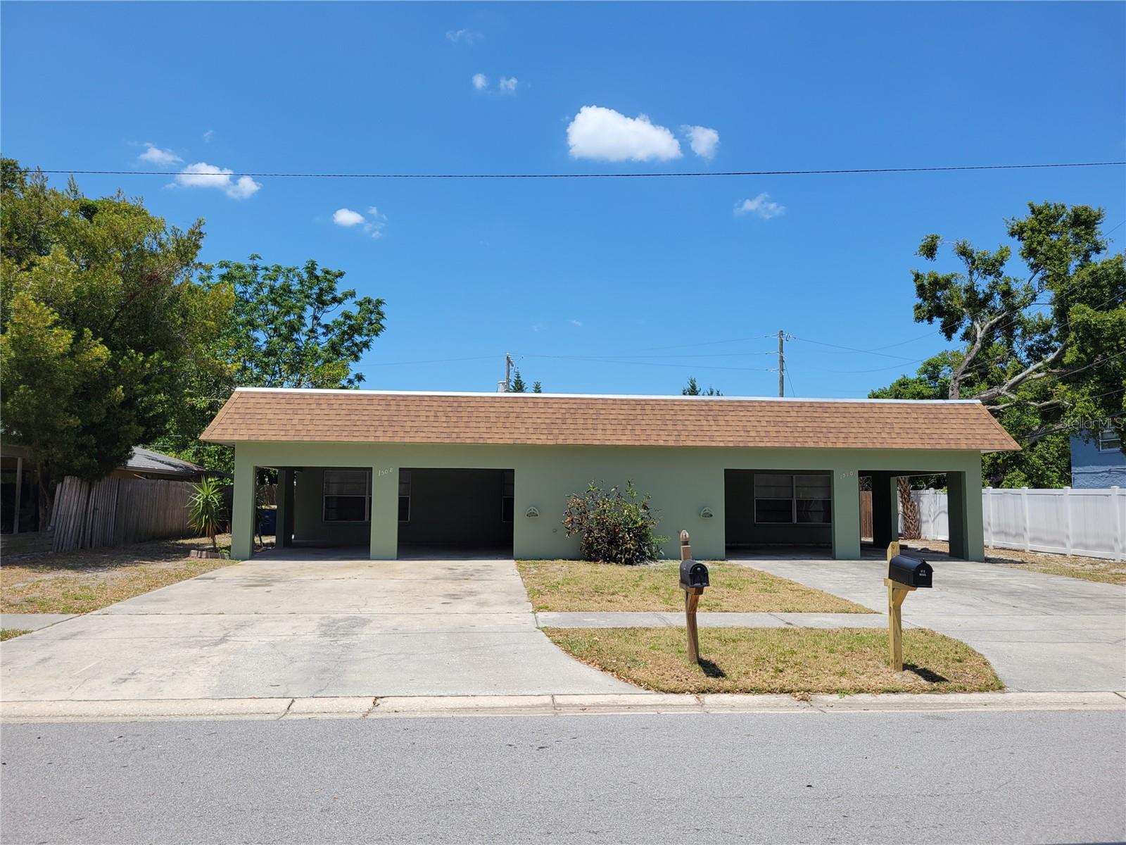 Remodeled 2 bedrooms, 2 bathrooms duplex unit in beautiful Clearwater close to the award winning beaches, shopping centers, and restaurants. This unit features central ac, updated kitchen with granite countertops and quality cabinetry, tiled flooring throughout the interior, freshly painted inside and out, newer faucets and water heater, large living room, laundry room and plenty of closet space. A must see!