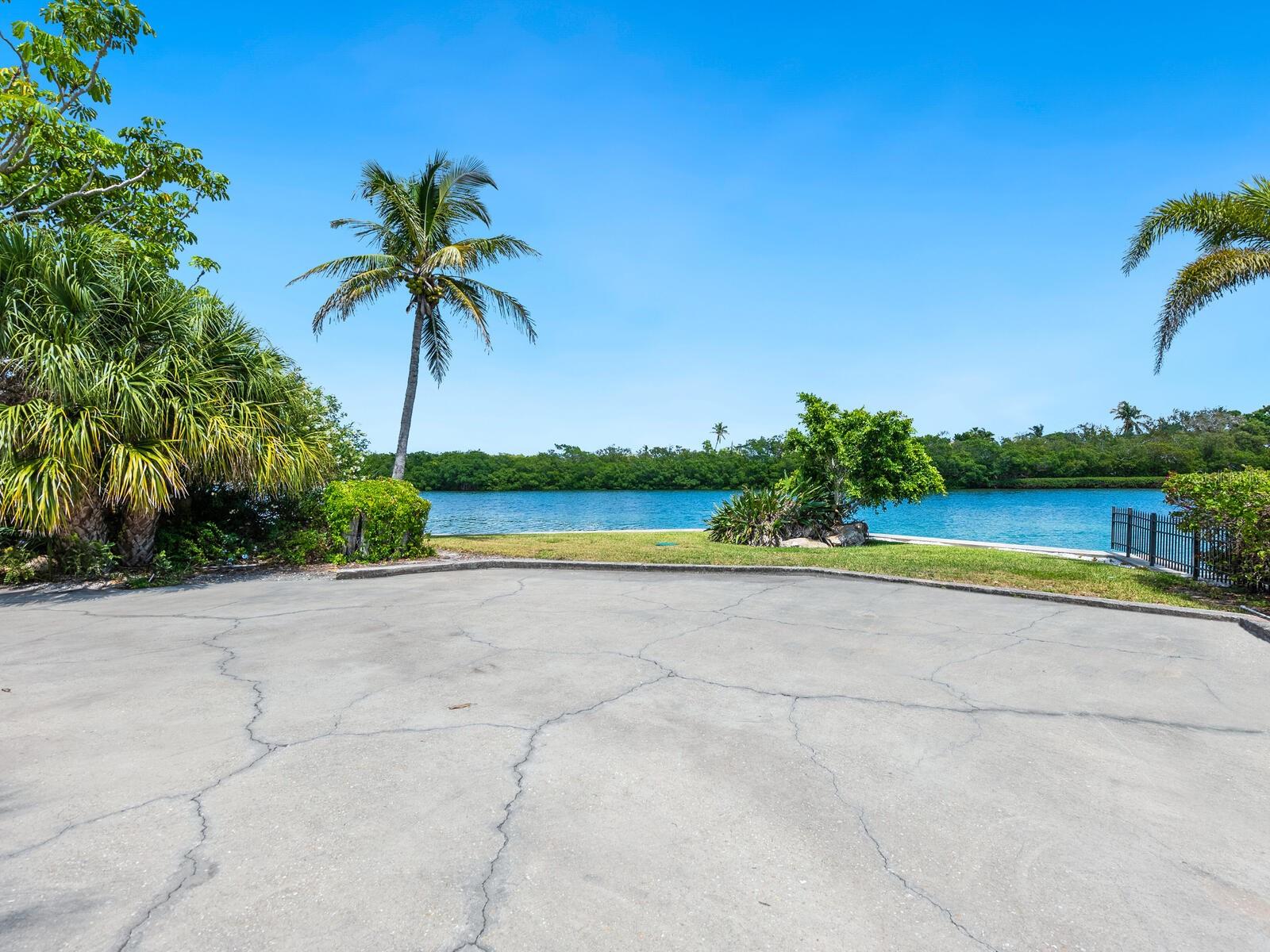 BAYVIEW ESTATES - Land