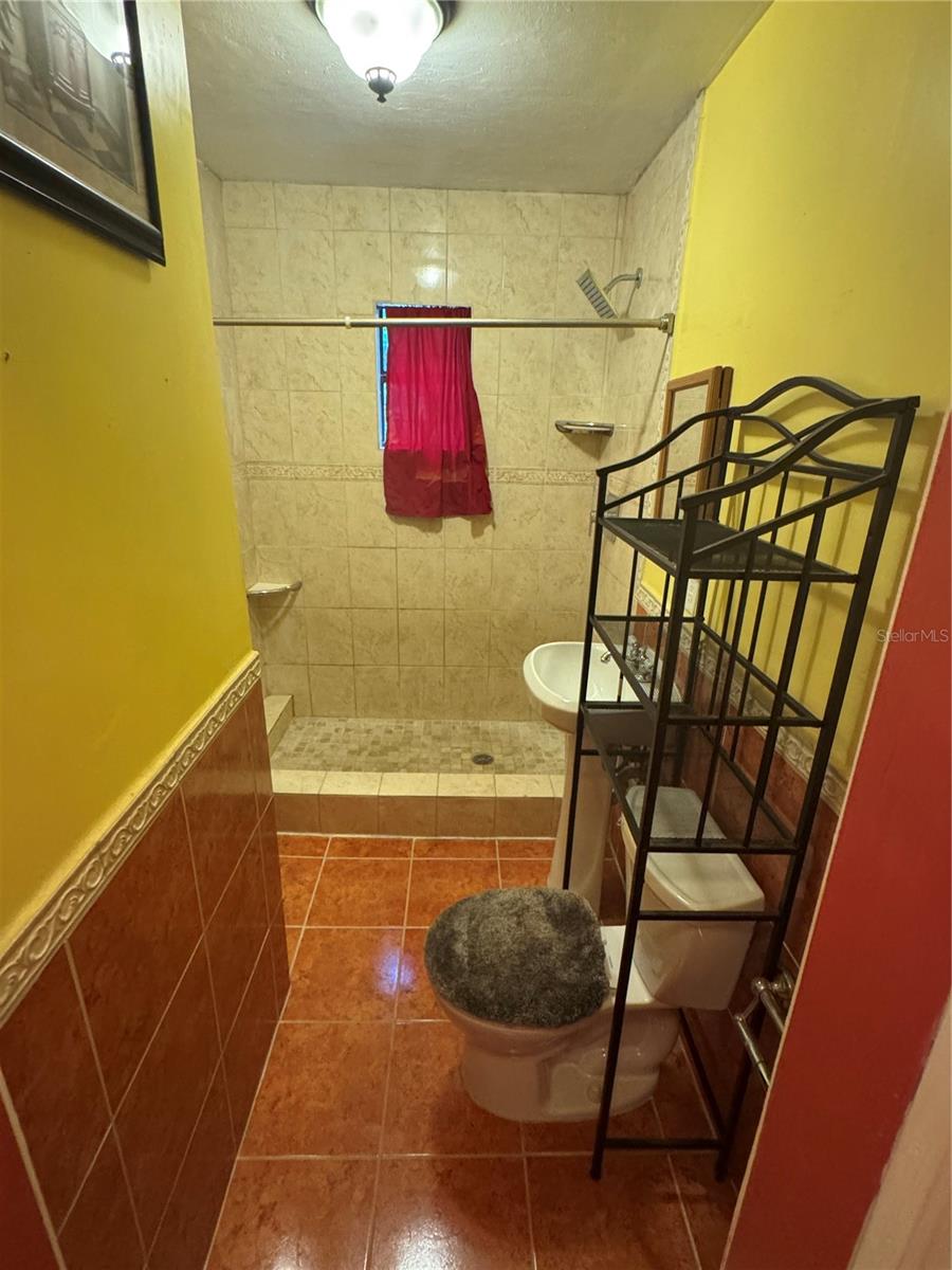 RANDALLS REV SUB - Residential Lease