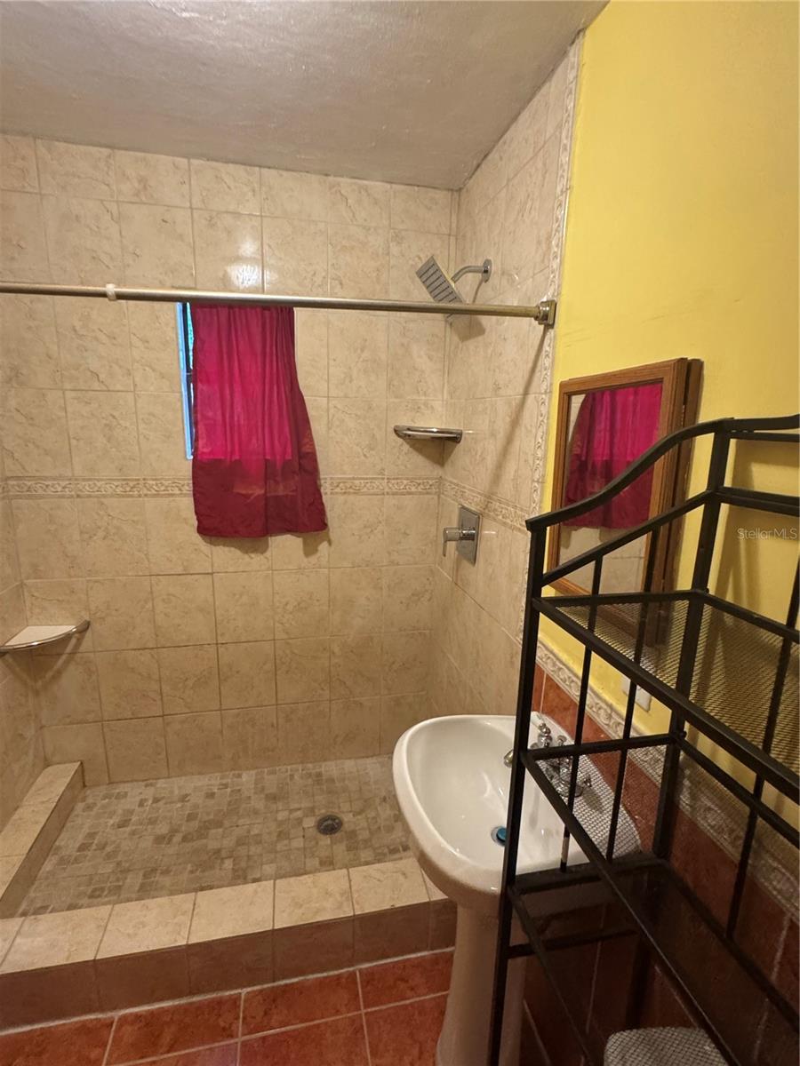 RANDALLS REV SUB - Residential Lease