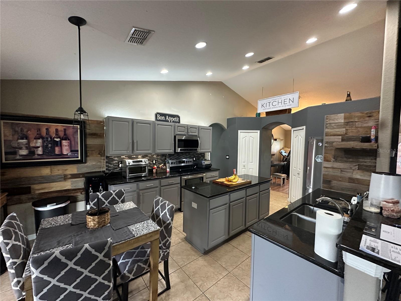 SPRING HILL - Residential
