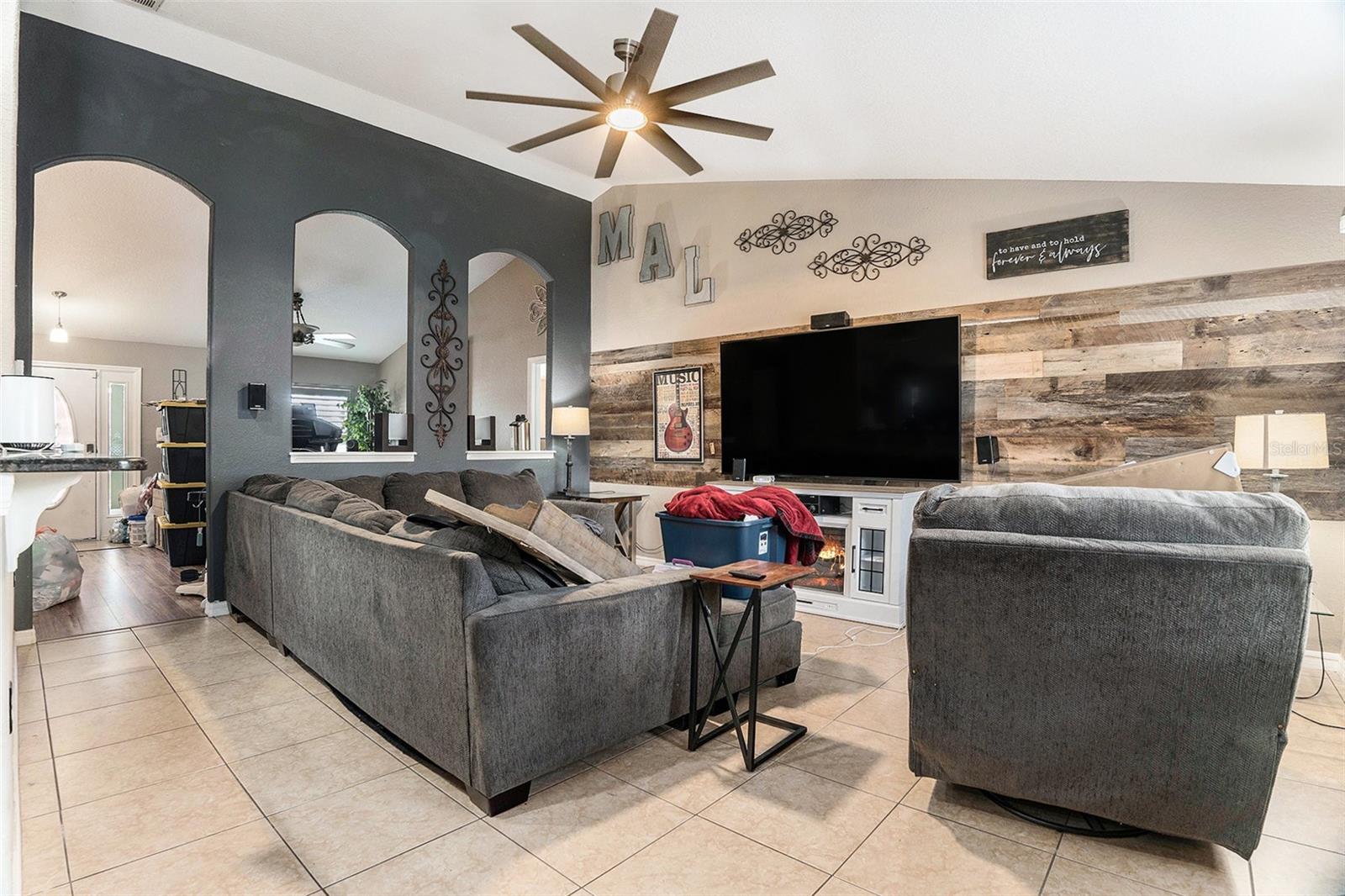 SPRING HILL - Residential
